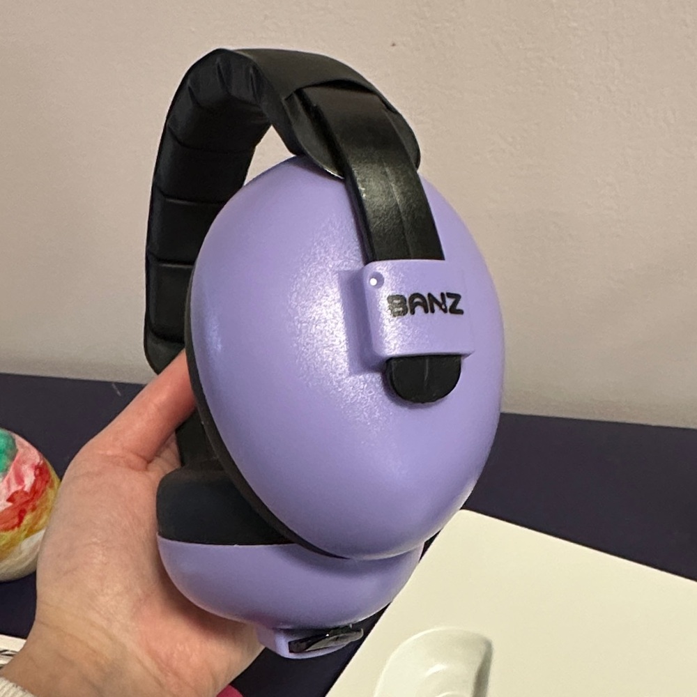 Kids No Blare Protective Earmuffs - Purple and Black - Picture 4 of 5